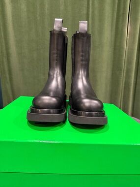 Bottega Veneta Black Men's Lug Chelsea Boots